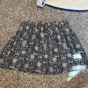 Pleated Black & White Mini Skirt – Size Small (S/P)